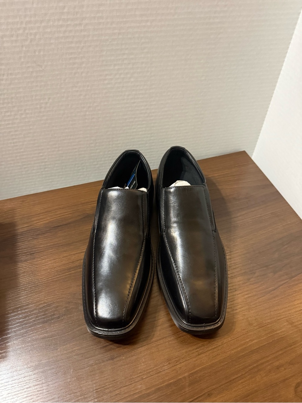 Skechers Men's Black Slip-On Leather Loafers Size 12